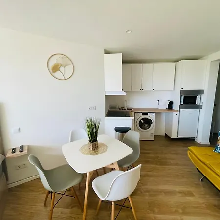 Center Marina View Yellow フンシャル