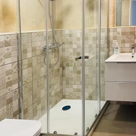 Center Marina View Yellow Funchal (Madeira)