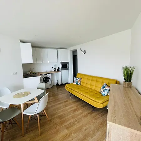 Center Marina View Yellow * Funchal (Madeira)