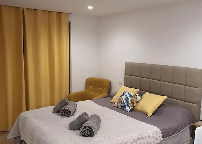 Center Marina View Yellow *