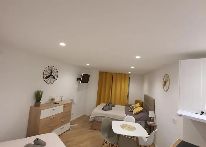 Center Marina View Yellow Διαμέρισμα Φουνκάλ