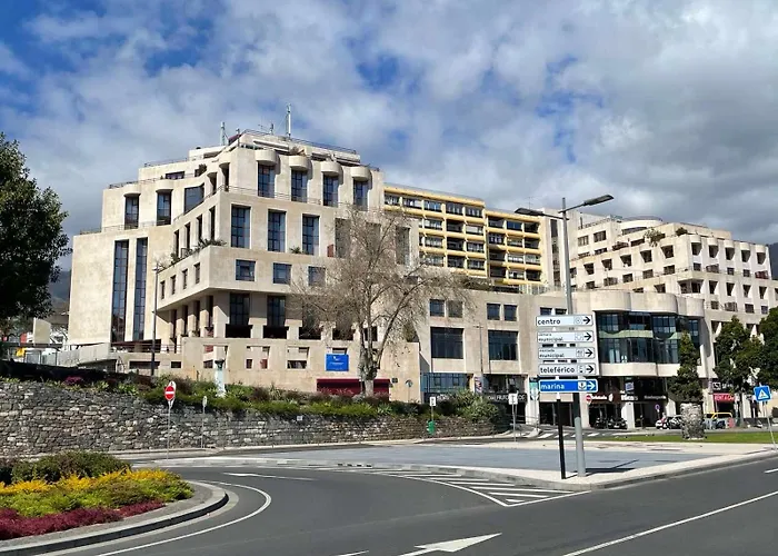 Center Marina View Yellow *